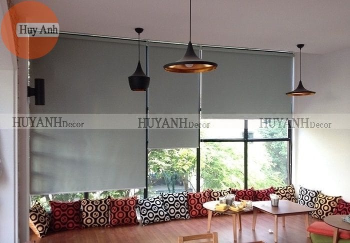 Lắp đặt rèm cuốn để chống nắng