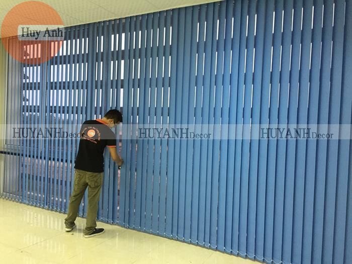Đại lý rèm cửa – Lắp rèm lá dọc văn phòng che nắng cửa sổ giá rẻ
