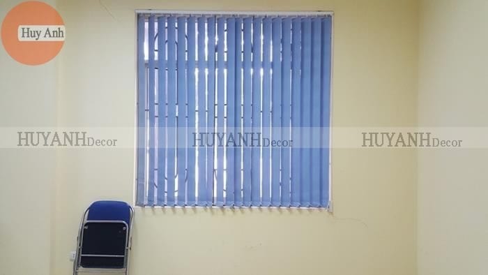 Rèm lá dọc văn phòng giá 179.000 vnđ, chất liệu polyester cản sáng tuyệt đối