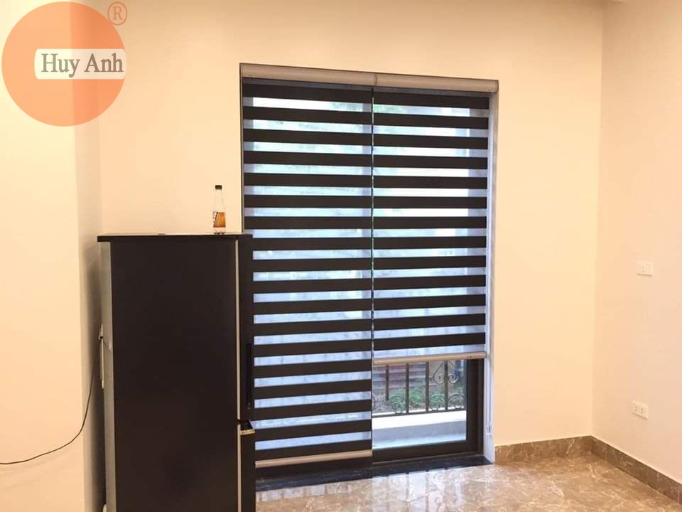 Làm rèm cho cửa chính