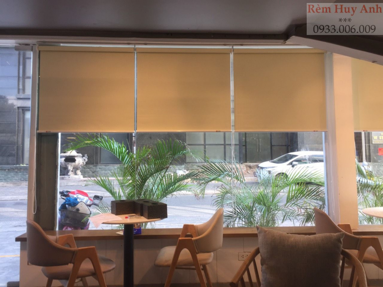 Trang trí lắp đặt rèm che nắng quán cà phê ở Hà Nội