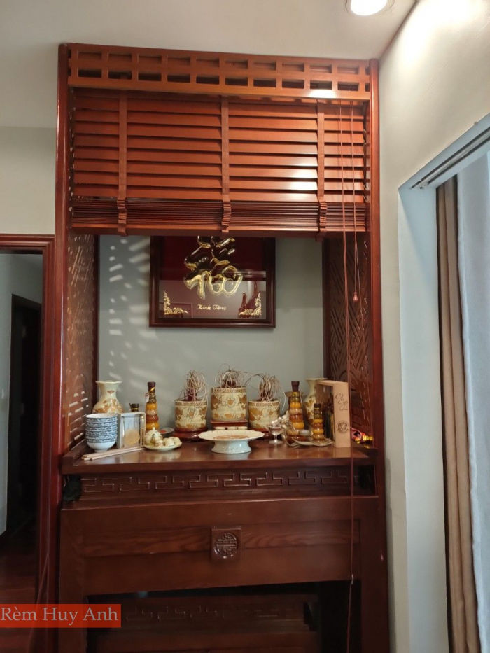 Mẫu rèm gỗ che bàn thờ chung cư Royal City